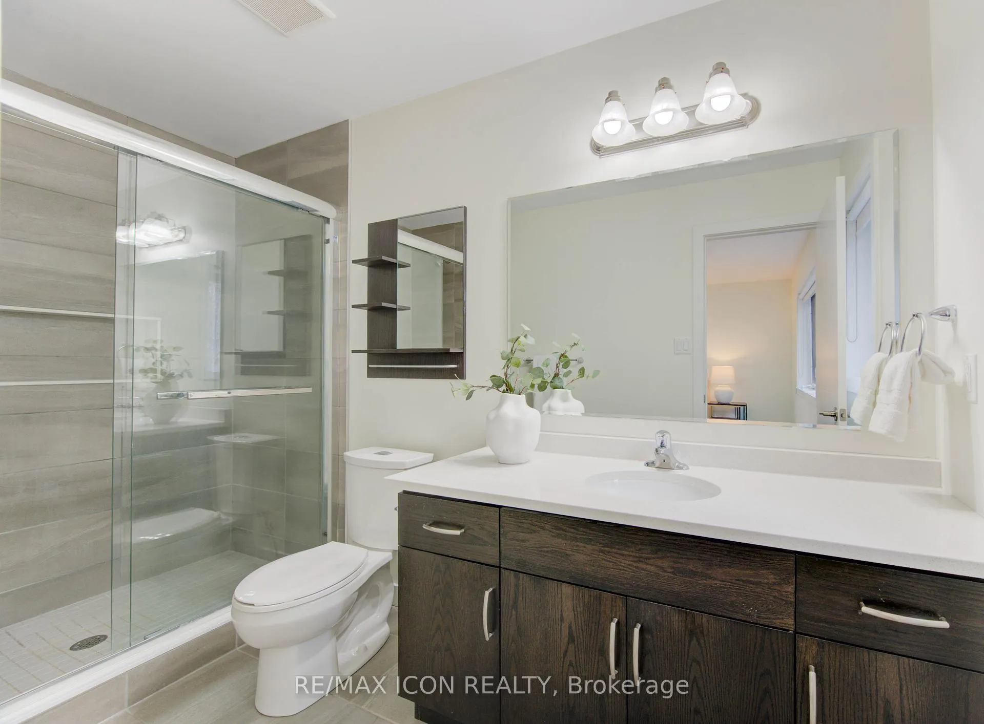 Photo 20 of 894 Robert Ferrie Drive, Kitchener — HOMEH