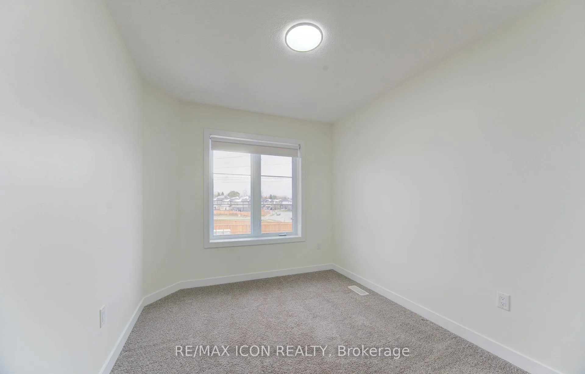Photo 26 of 894 Robert Ferrie Drive, Kitchener — HOMEH