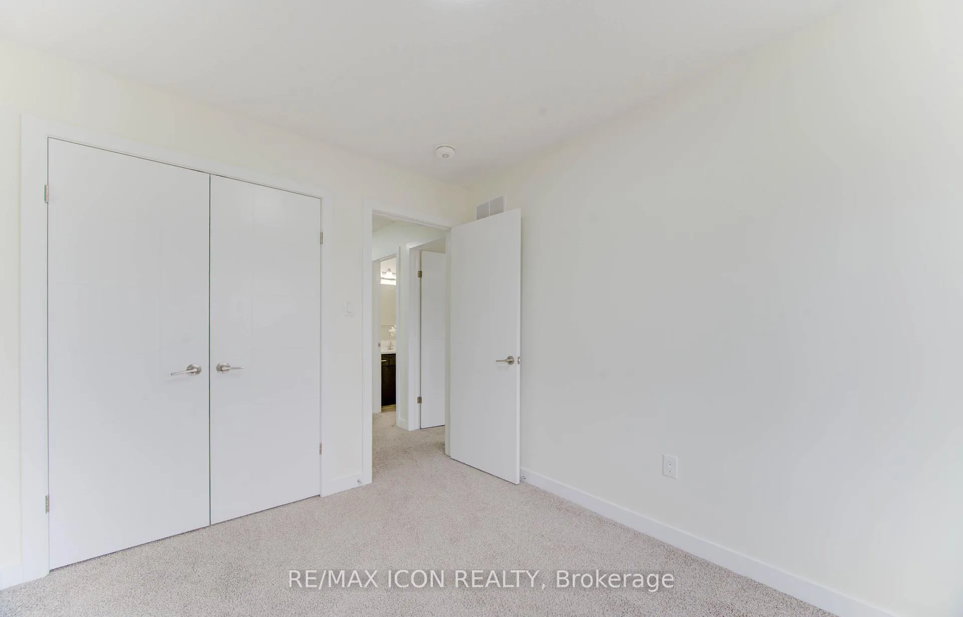 Photo 27 of 894 Robert Ferrie Drive, Kitchener — HOMEH