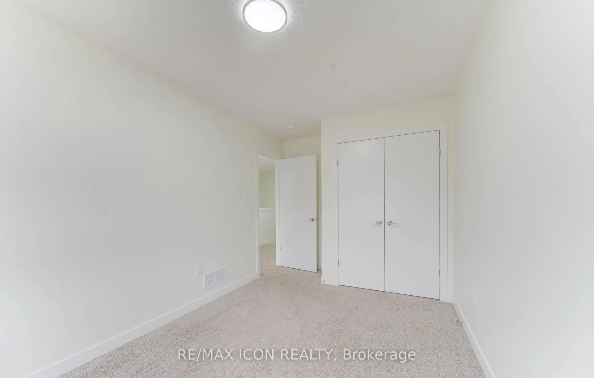 Photo 30 of 894 Robert Ferrie Drive, Kitchener — HOMEH