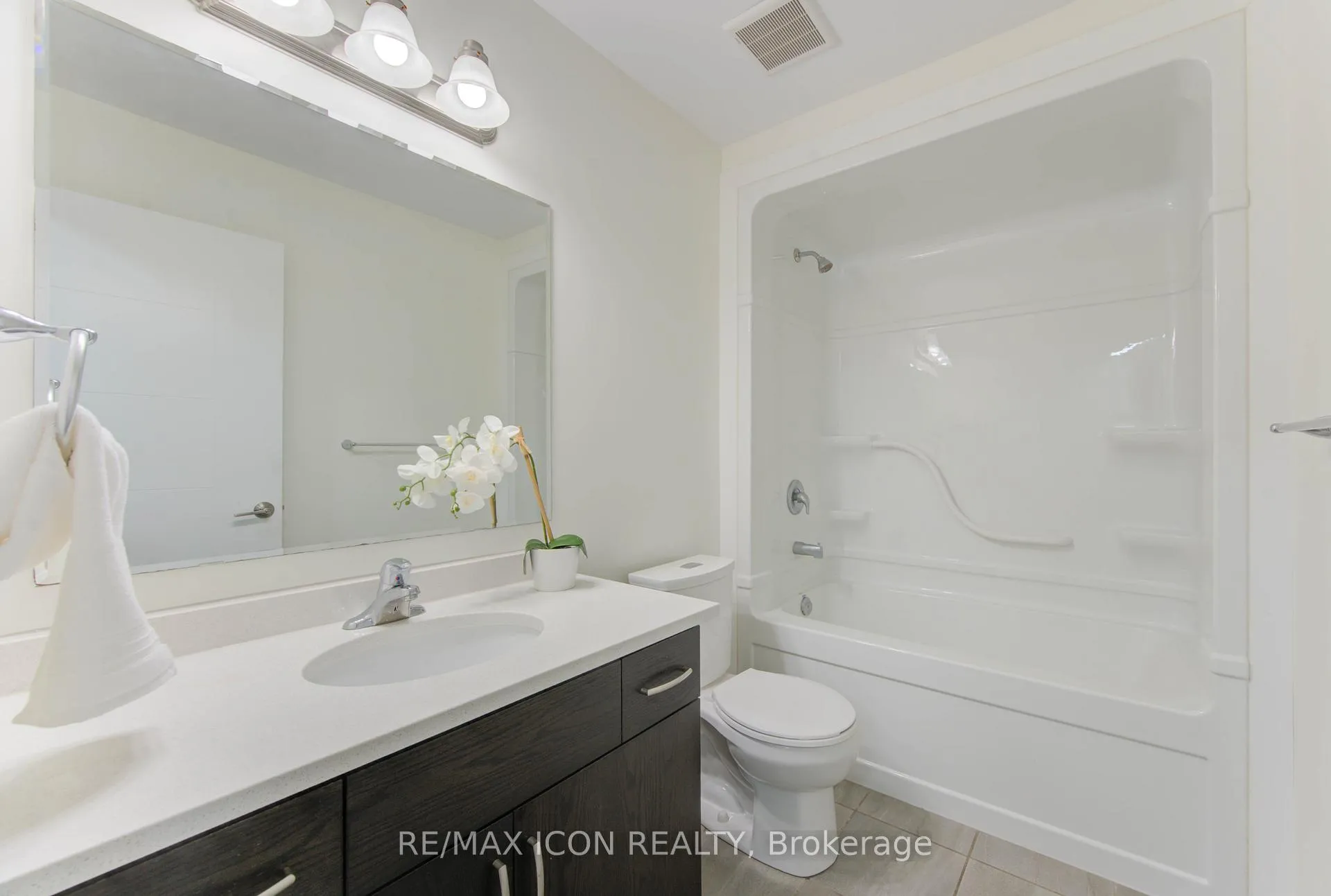 Photo 31 of 894 Robert Ferrie Drive, Kitchener — HOMEH