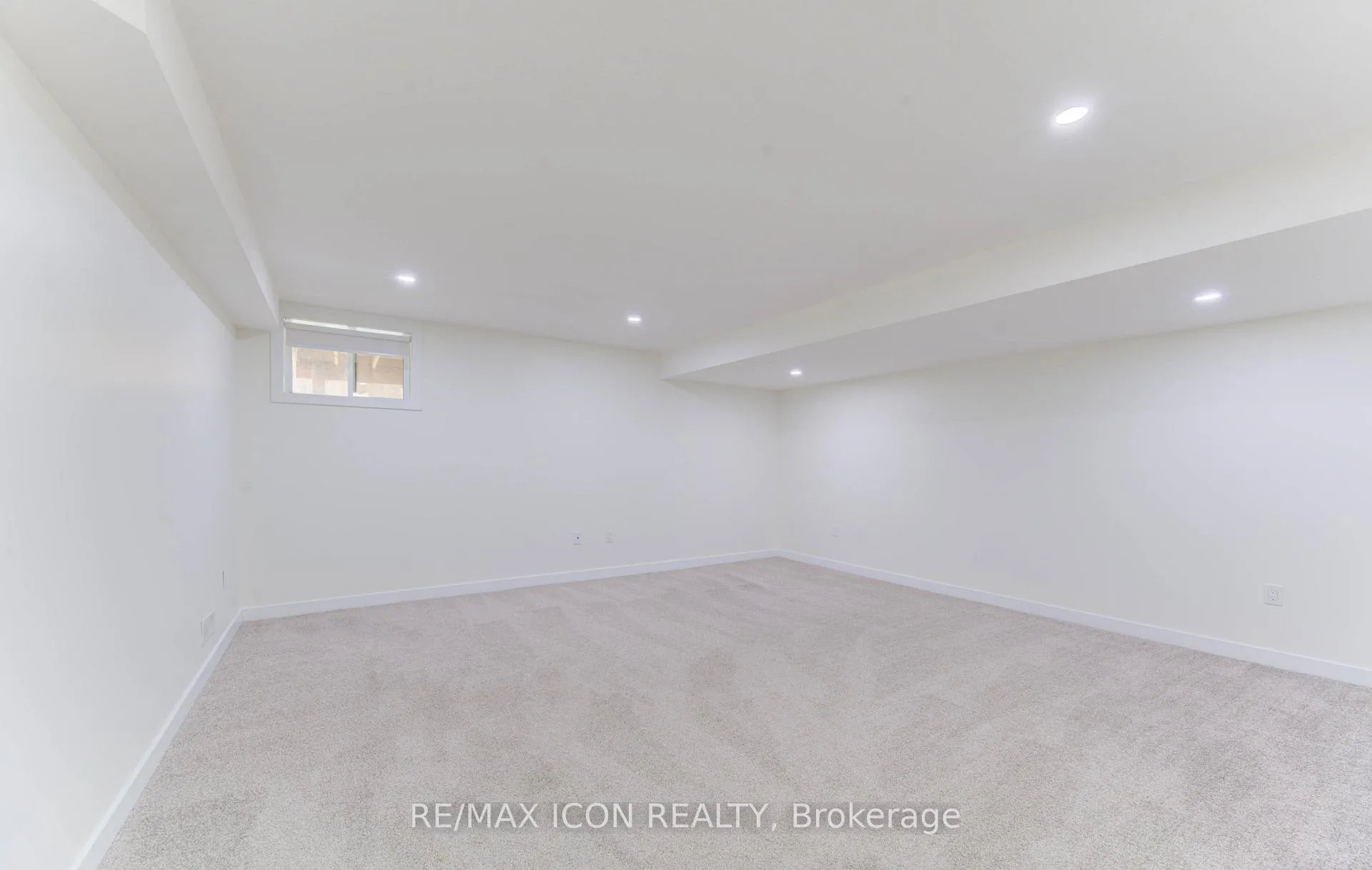 Photo 33 of 894 Robert Ferrie Drive, Kitchener — HOMEH