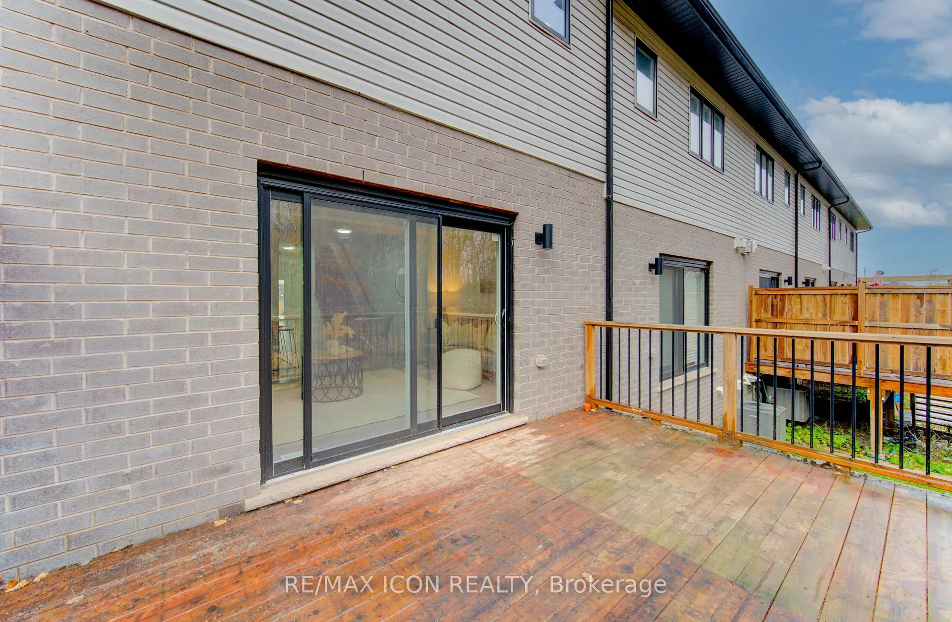 Photo 37 of 894 Robert Ferrie Drive, Kitchener — HOMEH