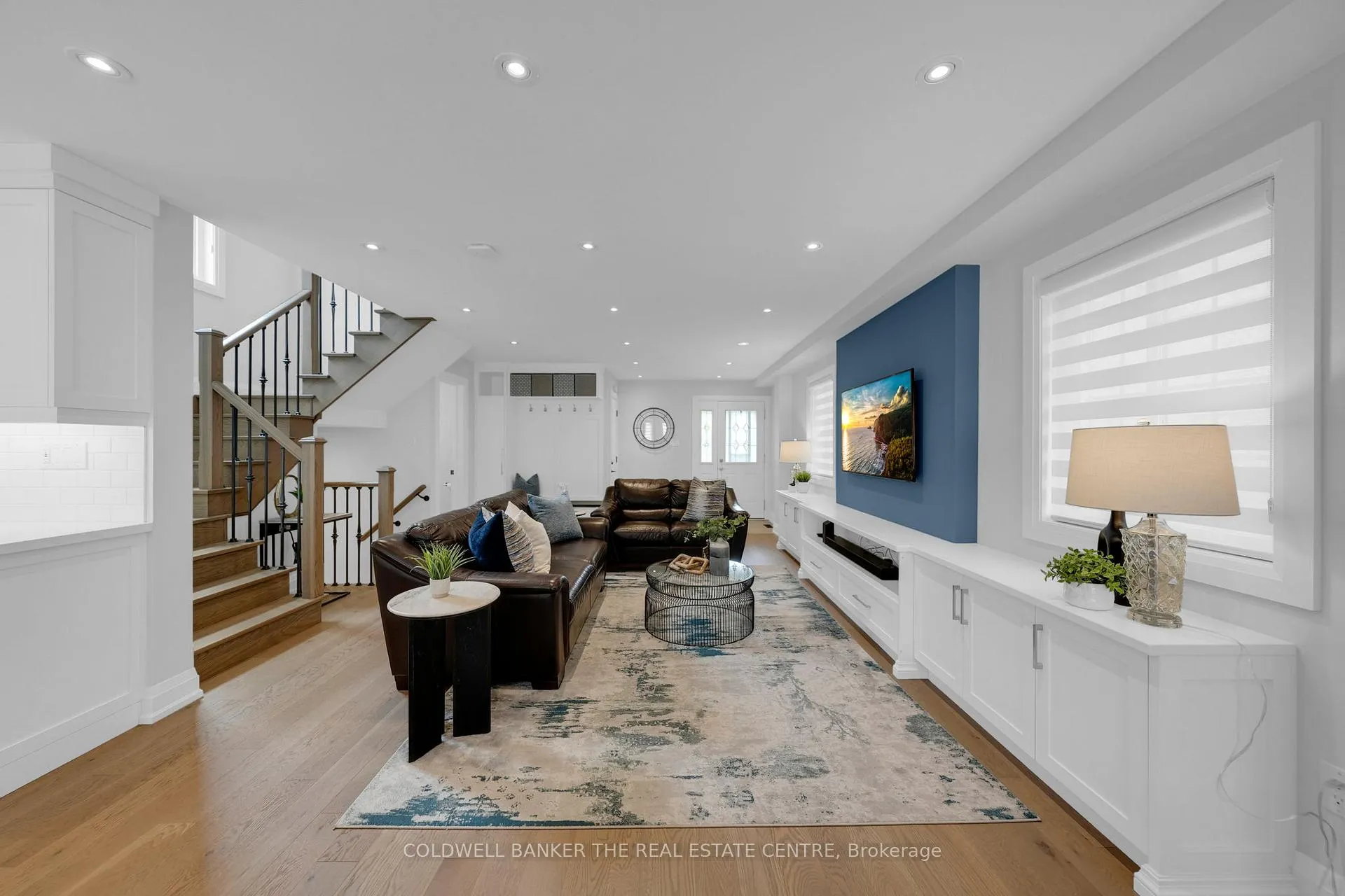 Photo 4 of 59 Elena Crescent, Vaughan, Maple — HOMEH