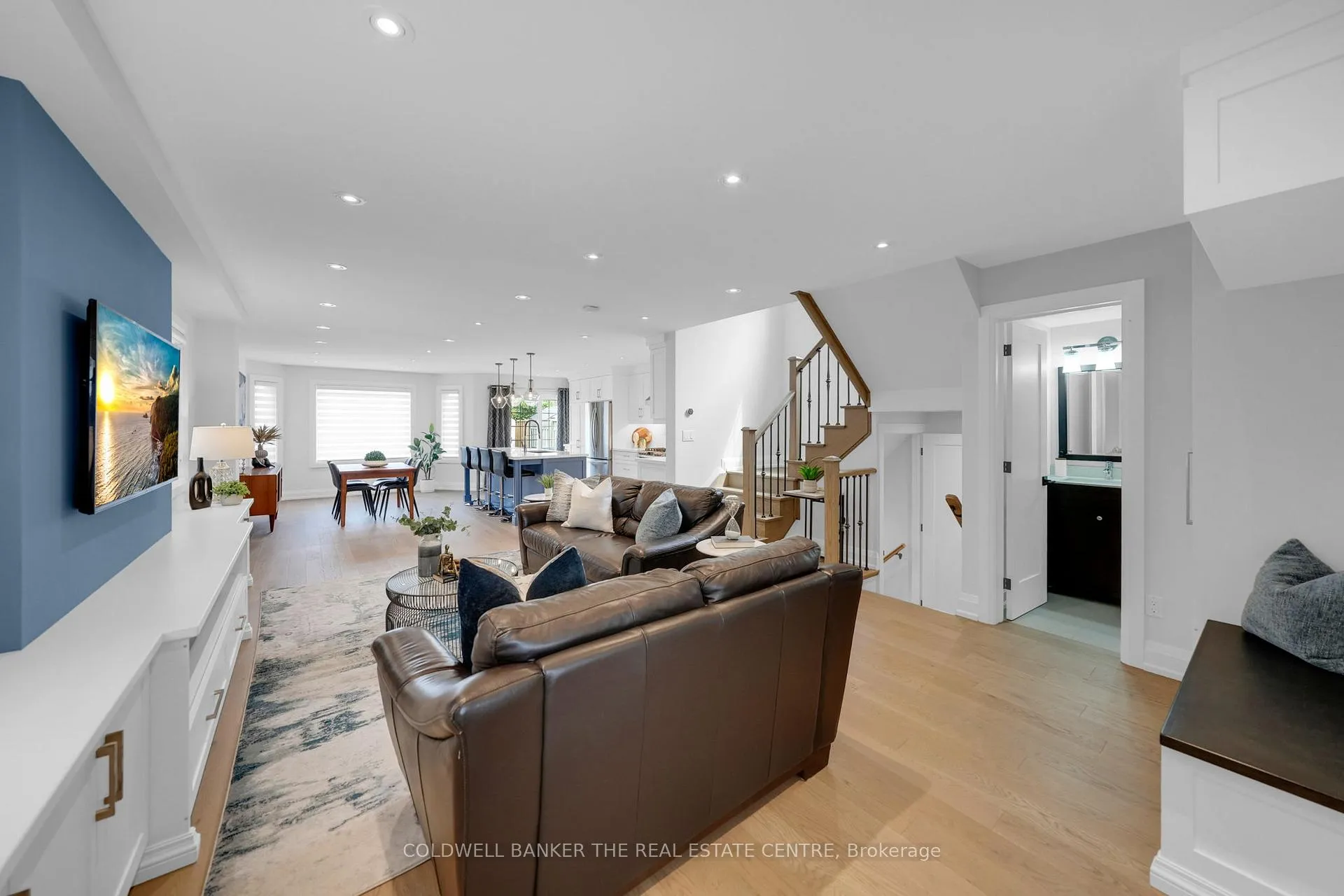 Photo 5 of 59 Elena Crescent, Vaughan, Maple — HOMEH