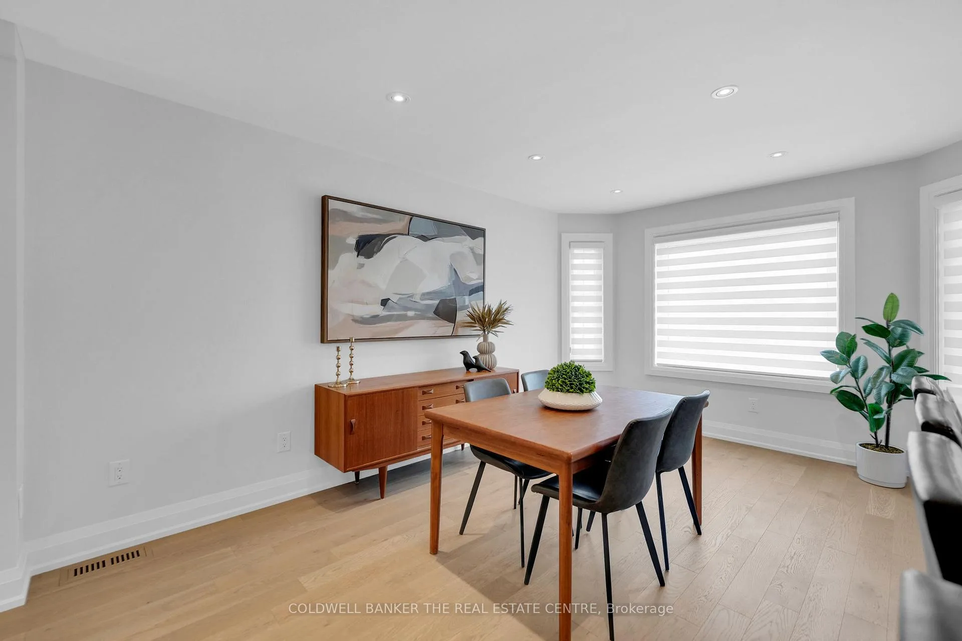 Photo 9 of 59 Elena Crescent, Vaughan, Maple — HOMEH