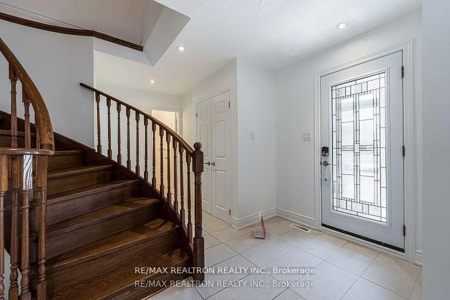 Photo 2 of 550 York Hill Boulevard, Vaughan, Crestwood-Springfarm-Yorkhill — HOMEH