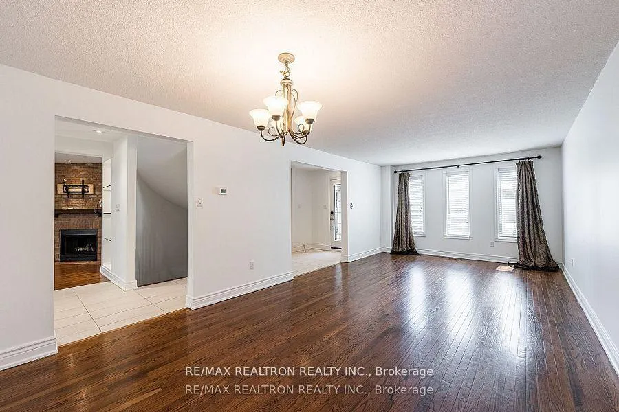 Photo 3 of 550 York Hill Boulevard, Vaughan, Crestwood-Springfarm-Yorkhill — HOMEH