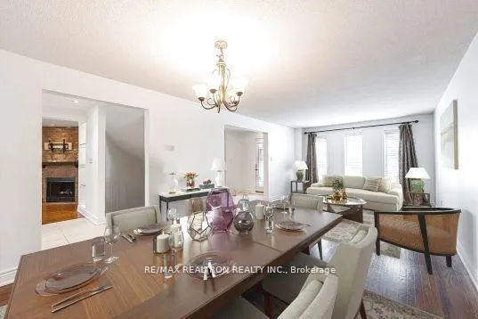 Photo 4 of 550 York Hill Boulevard, Vaughan, Crestwood-Springfarm-Yorkhill — HOMEH