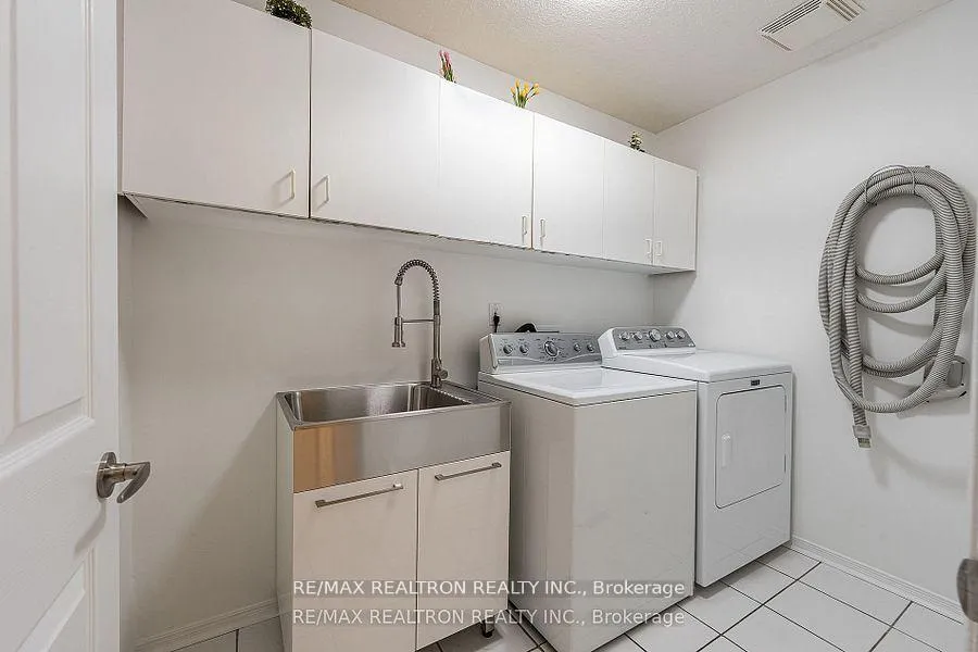Photo 5 of 550 York Hill Boulevard, Vaughan, Crestwood-Springfarm-Yorkhill — HOMEH