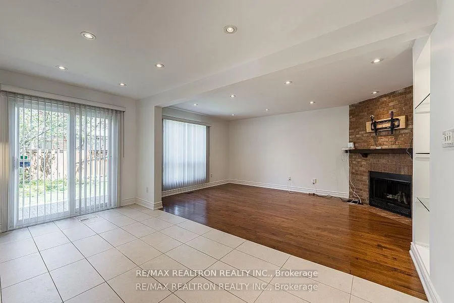 Photo 7 of 550 York Hill Boulevard, Vaughan, Crestwood-Springfarm-Yorkhill — HOMEH