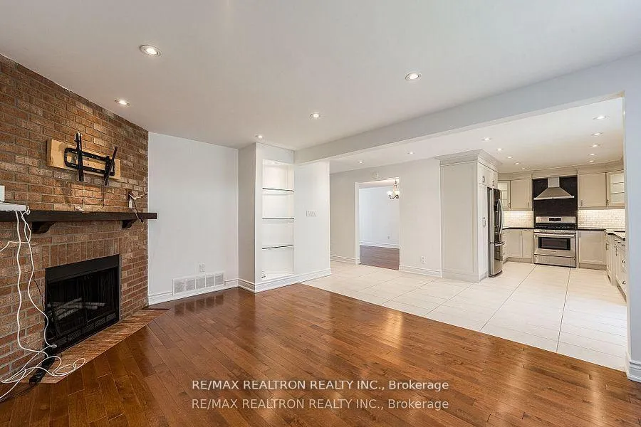 Photo 9 of 550 York Hill Boulevard, Vaughan, Crestwood-Springfarm-Yorkhill — HOMEH
