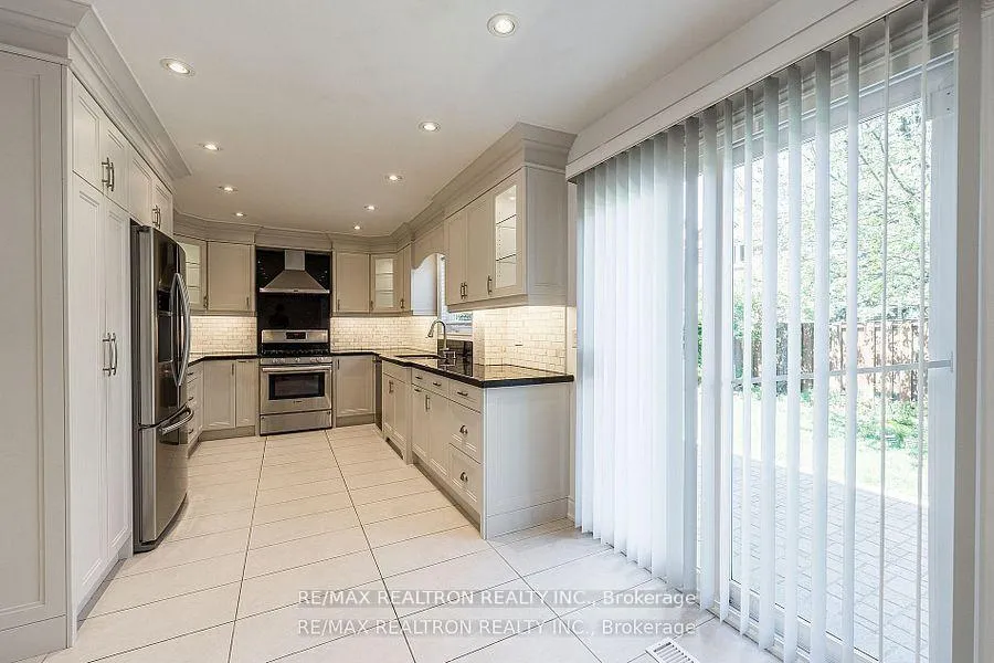 Photo 10 of 550 York Hill Boulevard, Vaughan, Crestwood-Springfarm-Yorkhill — HOMEH