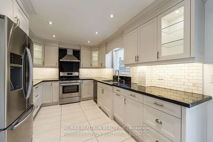 Photo 11 of 550 York Hill Boulevard, Vaughan, Crestwood-Springfarm-Yorkhill — HOMEH