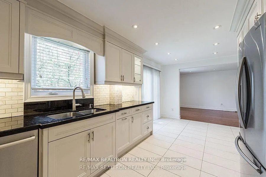 Photo 12 of 550 York Hill Boulevard, Vaughan, Crestwood-Springfarm-Yorkhill — HOMEH