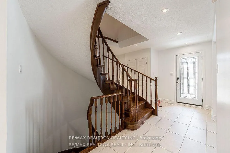 Photo 13 of 550 York Hill Boulevard, Vaughan, Crestwood-Springfarm-Yorkhill — HOMEH