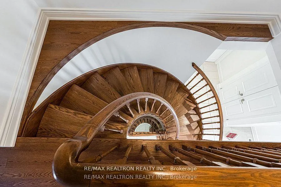 Photo 14 of 550 York Hill Boulevard, Vaughan, Crestwood-Springfarm-Yorkhill — HOMEH
