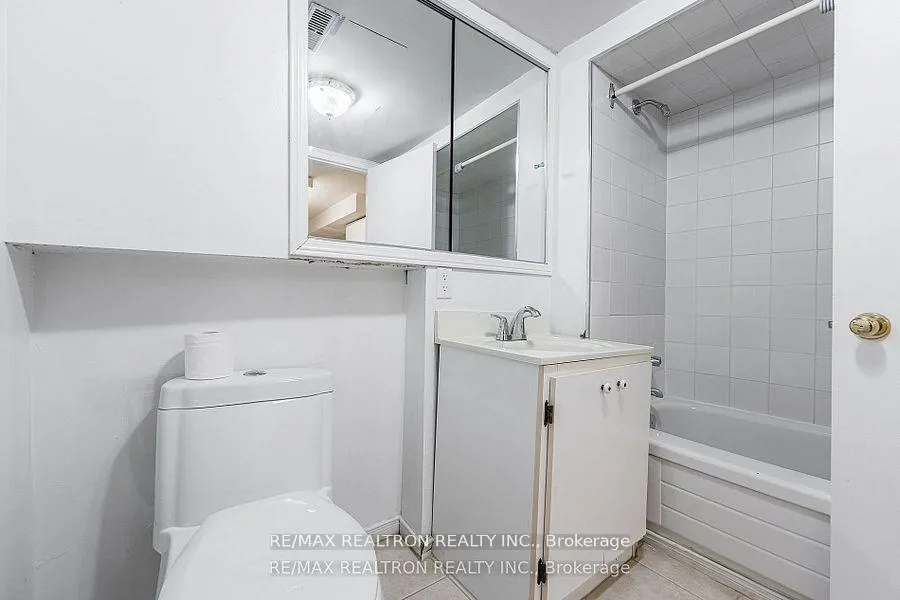 Photo 25 of 550 York Hill Boulevard, Vaughan, Crestwood-Springfarm-Yorkhill — HOMEH