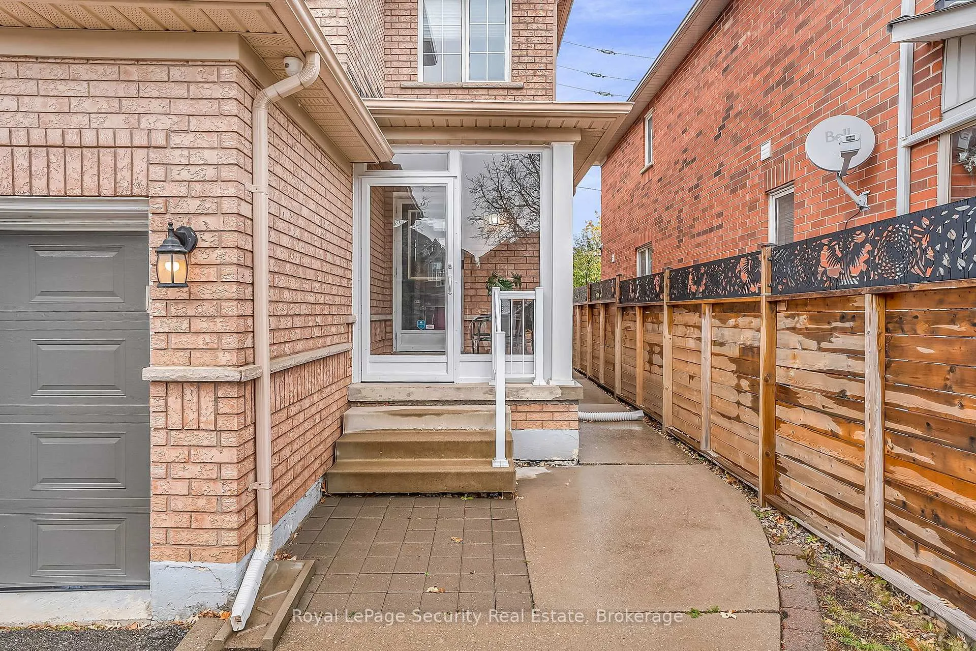 Photo 4 of 150 Royal Appian Crescent, Vaughan, Patterson — HOMEH