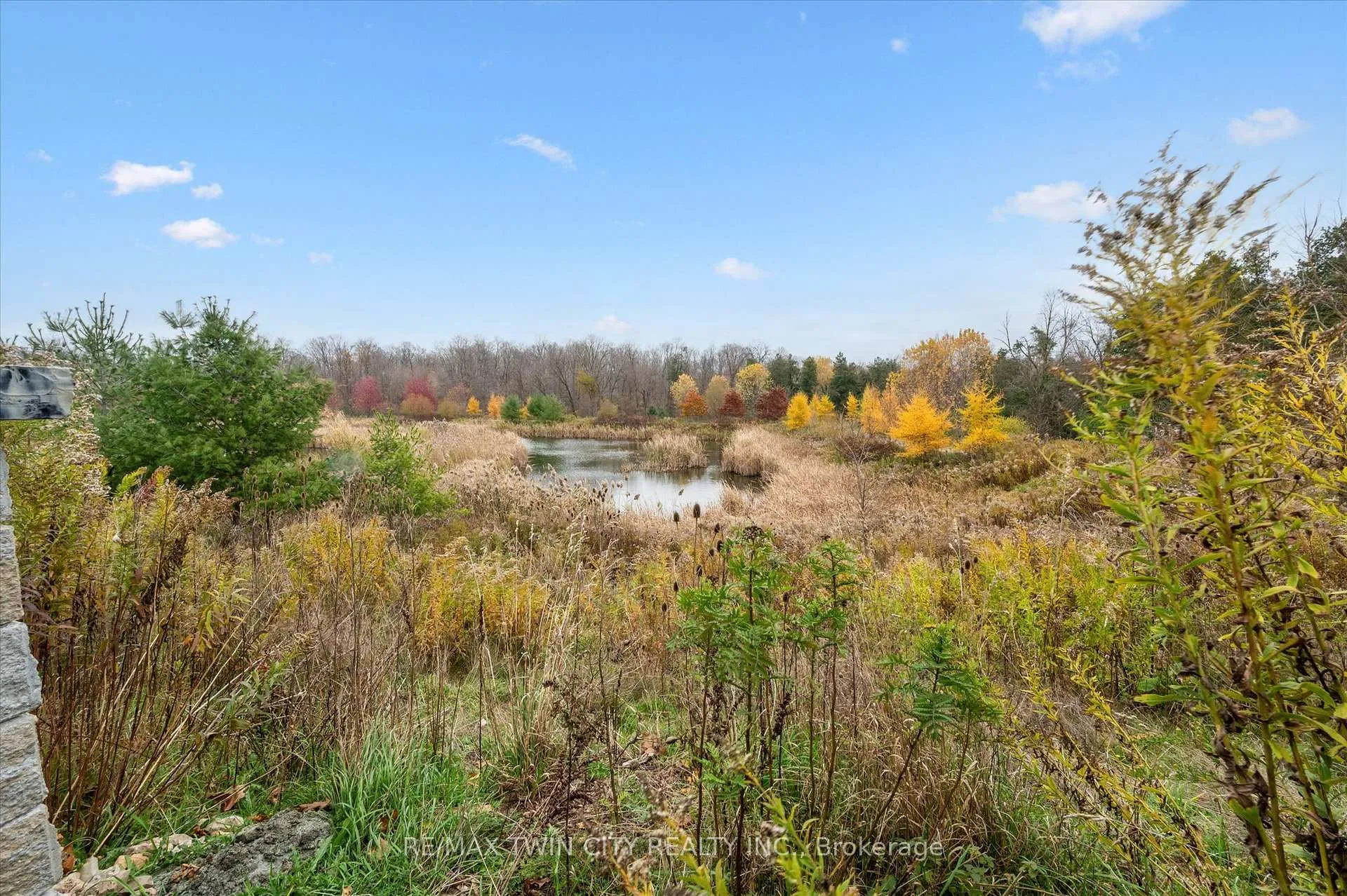 Photo 3 of 565 Manor Ridge Crescent, Waterloo — HOMEH