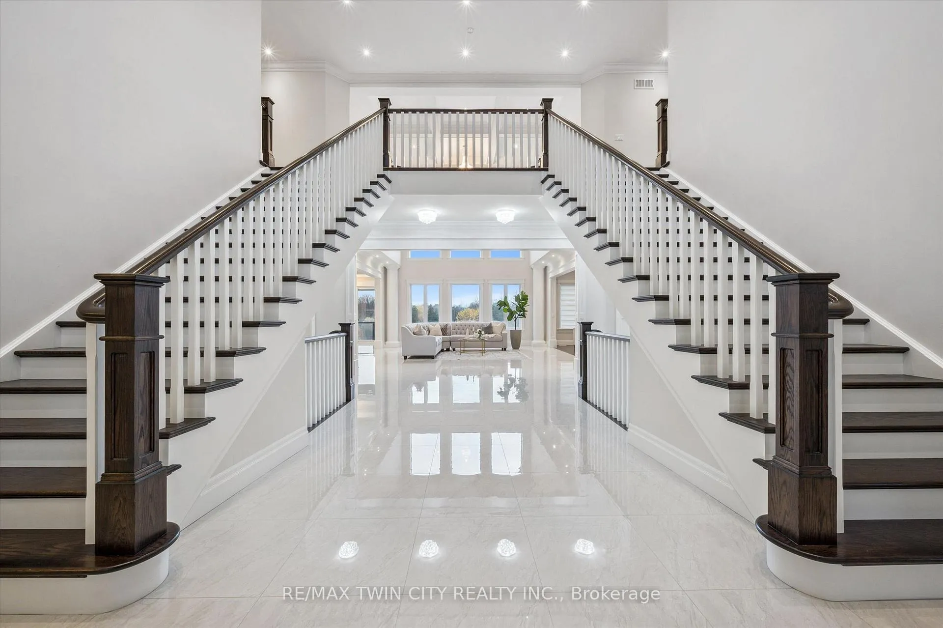 Photo 4 of 565 Manor Ridge Crescent, Waterloo — HOMEH