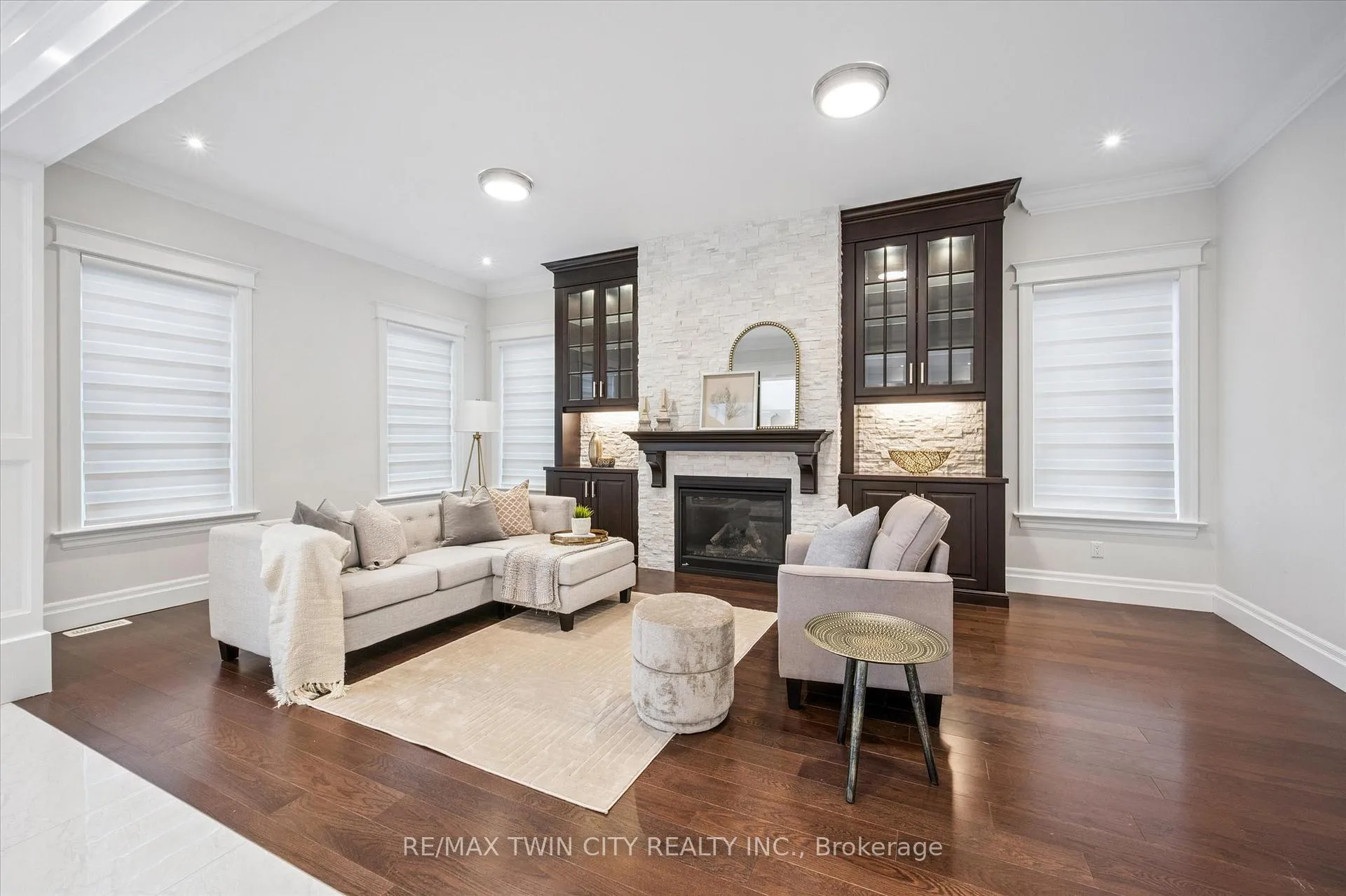 Photo 7 of 565 Manor Ridge Crescent, Waterloo — HOMEH