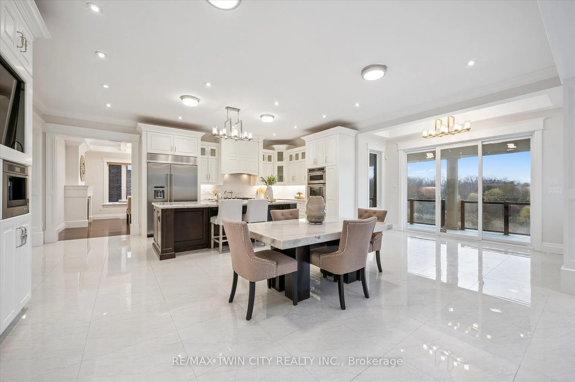 Photo 8 of 565 Manor Ridge Crescent, Waterloo — HOMEH