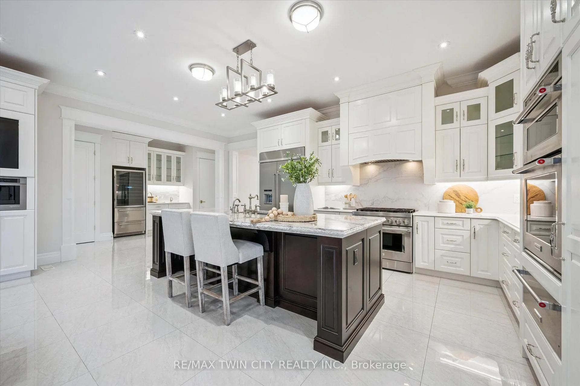 Photo 9 of 565 Manor Ridge Crescent, Waterloo — HOMEH