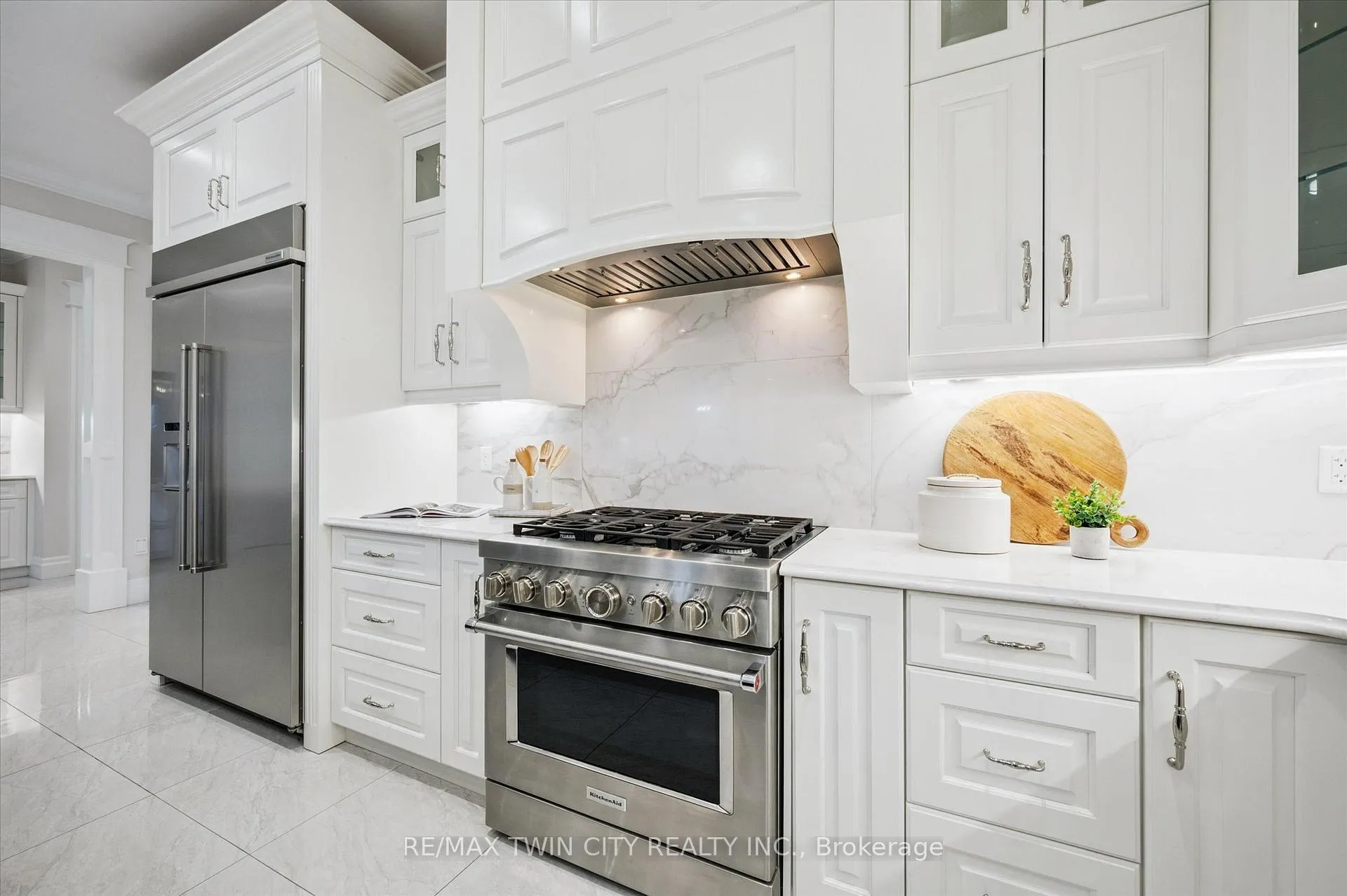 Photo 10 of 565 Manor Ridge Crescent, Waterloo — HOMEH