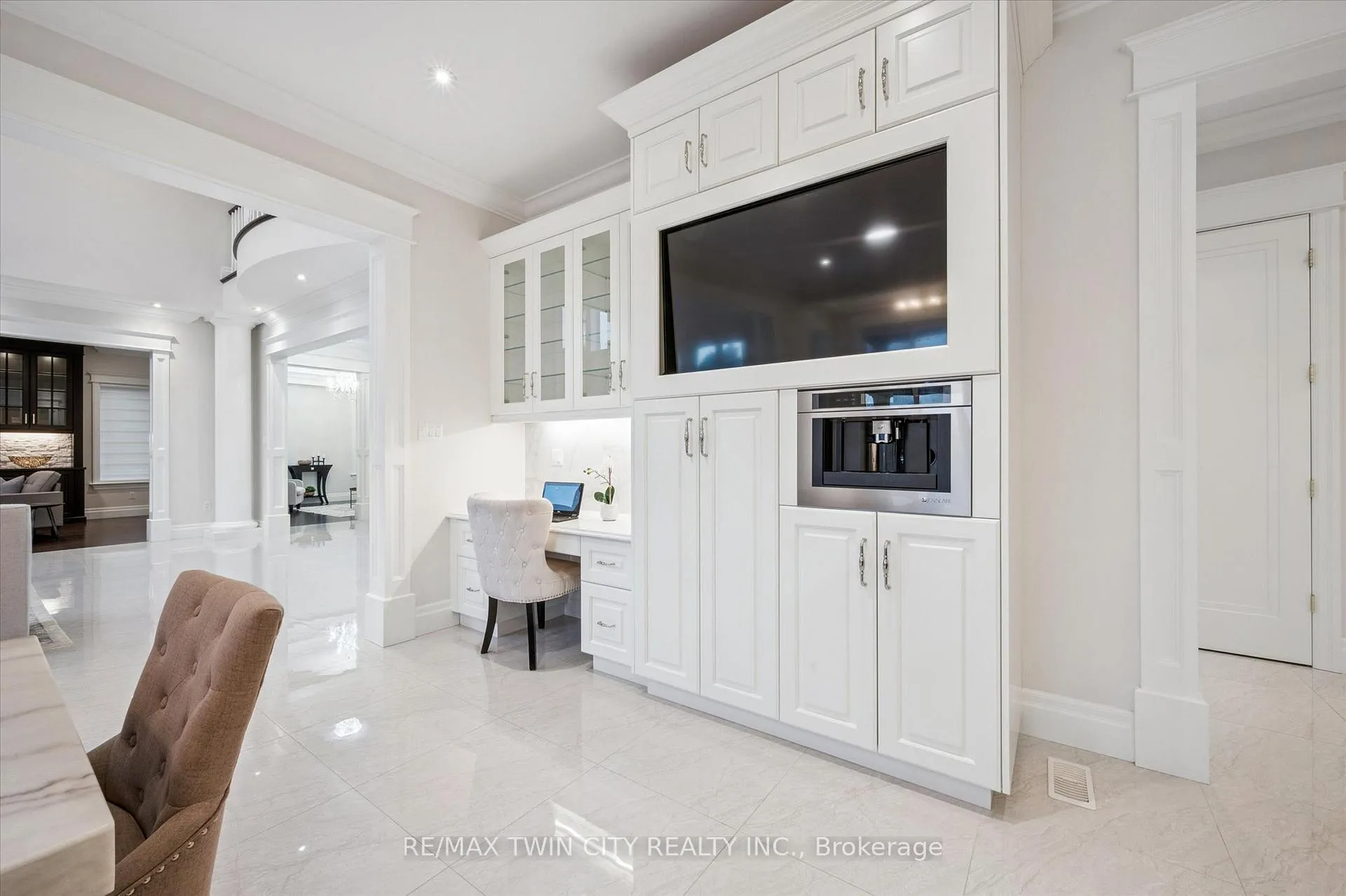 Photo 11 of 565 Manor Ridge Crescent, Waterloo — HOMEH