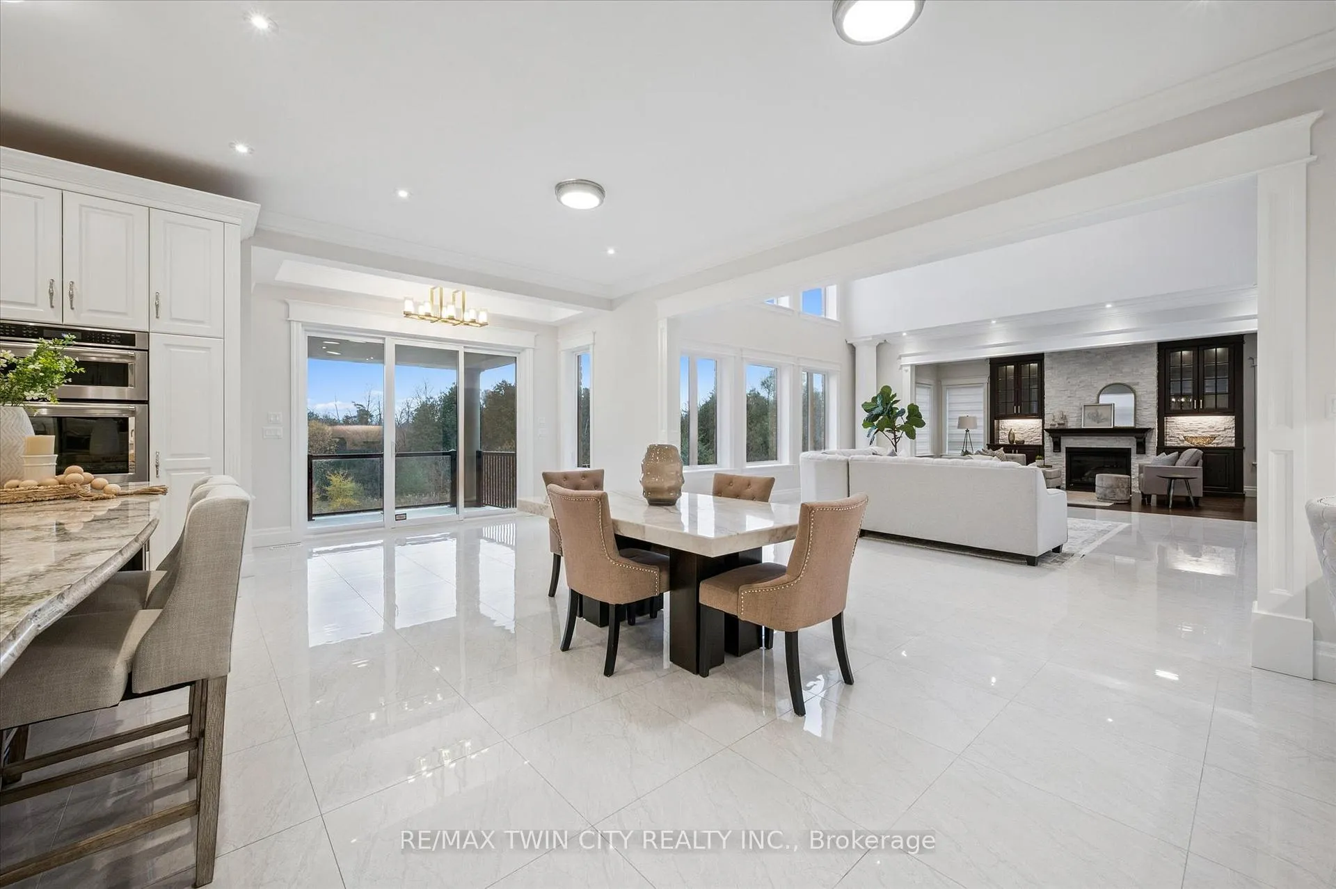 Photo 13 of 565 Manor Ridge Crescent, Waterloo — HOMEH
