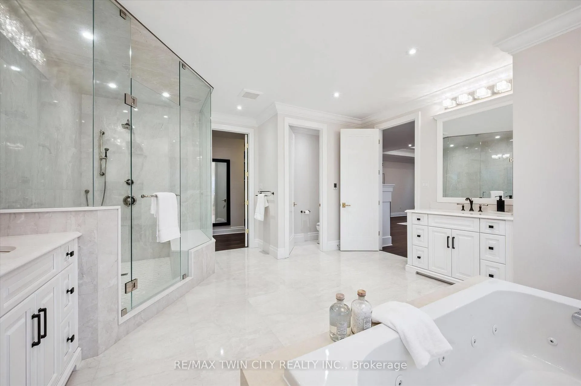 Photo 21 of 565 Manor Ridge Crescent, Waterloo — HOMEH