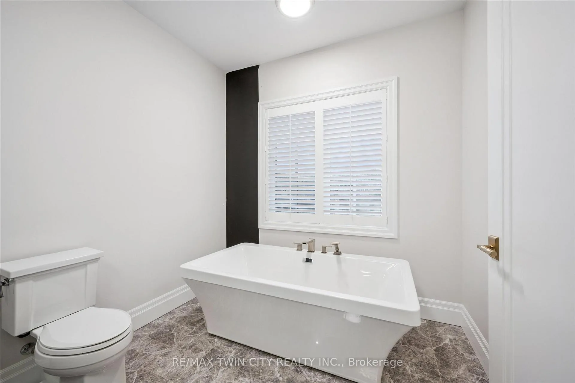 Photo 25 of 565 Manor Ridge Crescent, Waterloo — HOMEH