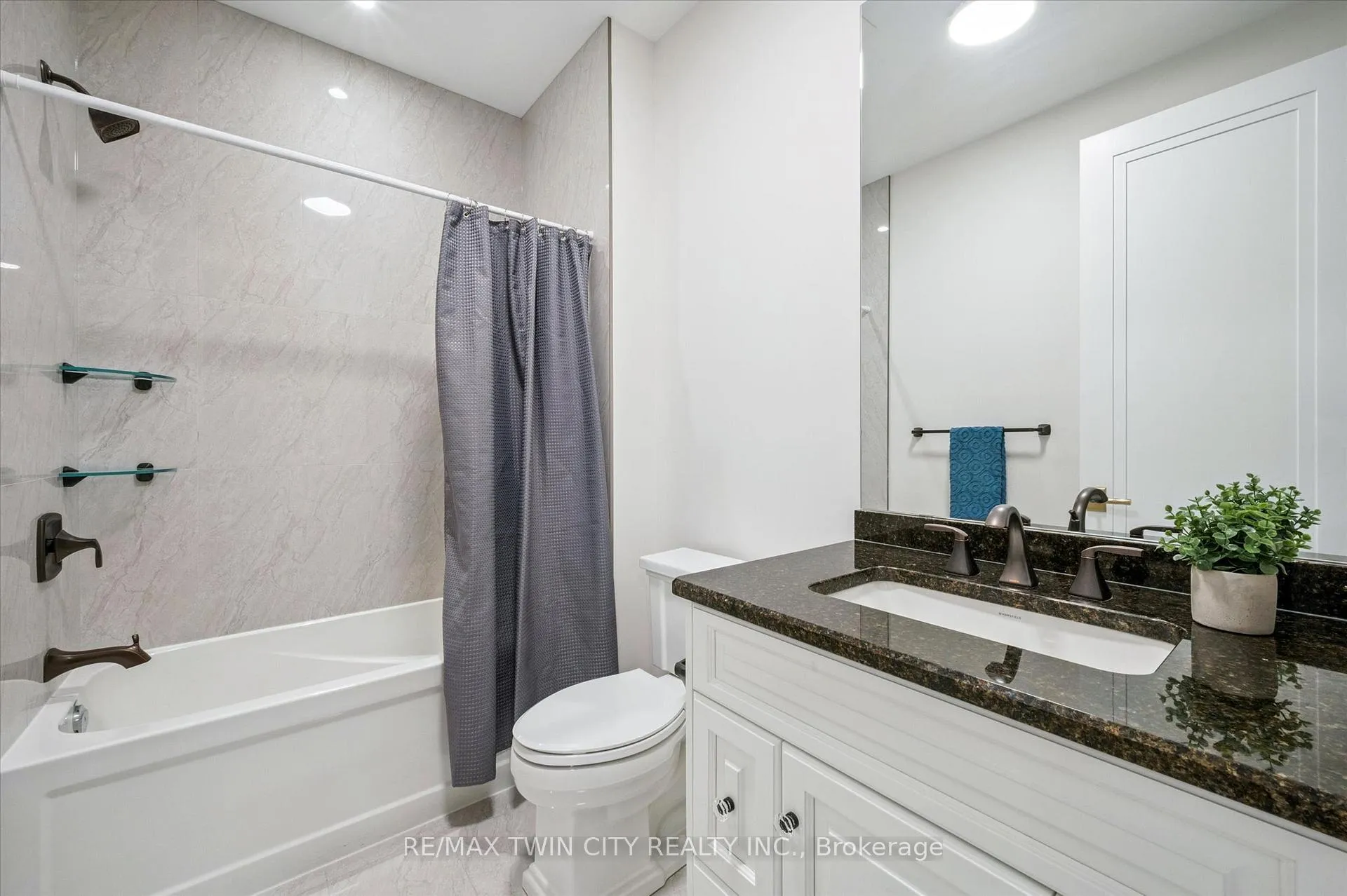 Photo 27 of 565 Manor Ridge Crescent, Waterloo — HOMEH
