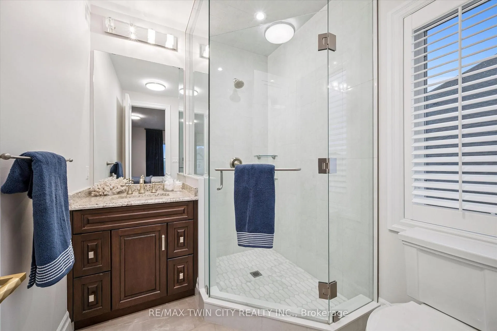 Photo 31 of 565 Manor Ridge Crescent, Waterloo — HOMEH
