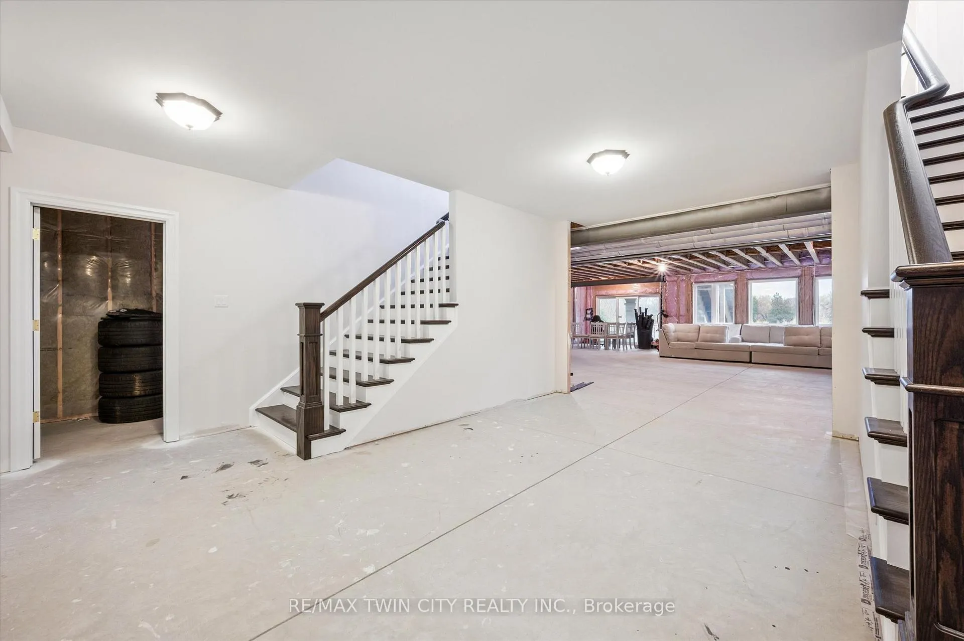 Photo 33 of 565 Manor Ridge Crescent, Waterloo — HOMEH