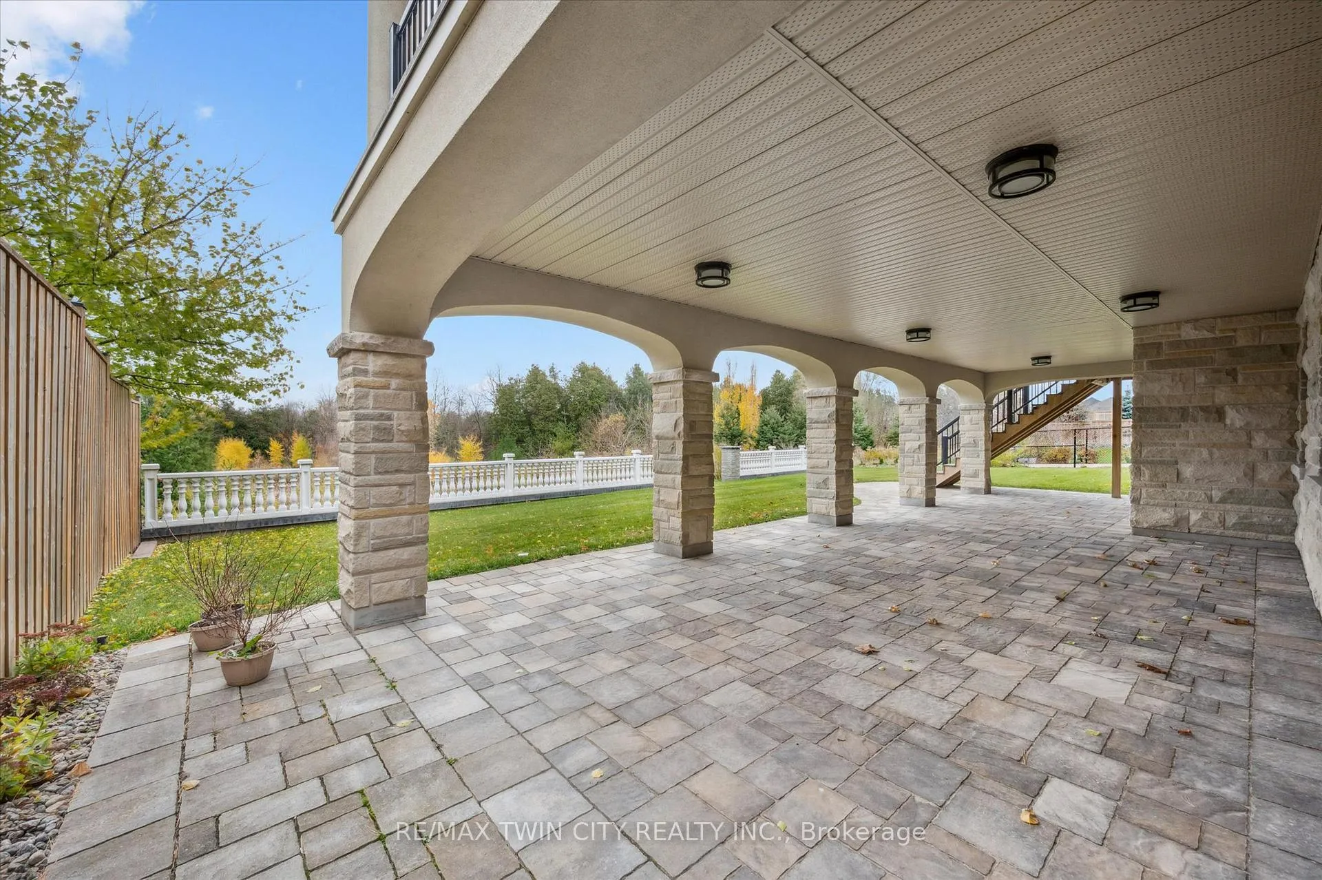 Photo 36 of 565 Manor Ridge Crescent, Waterloo — HOMEH
