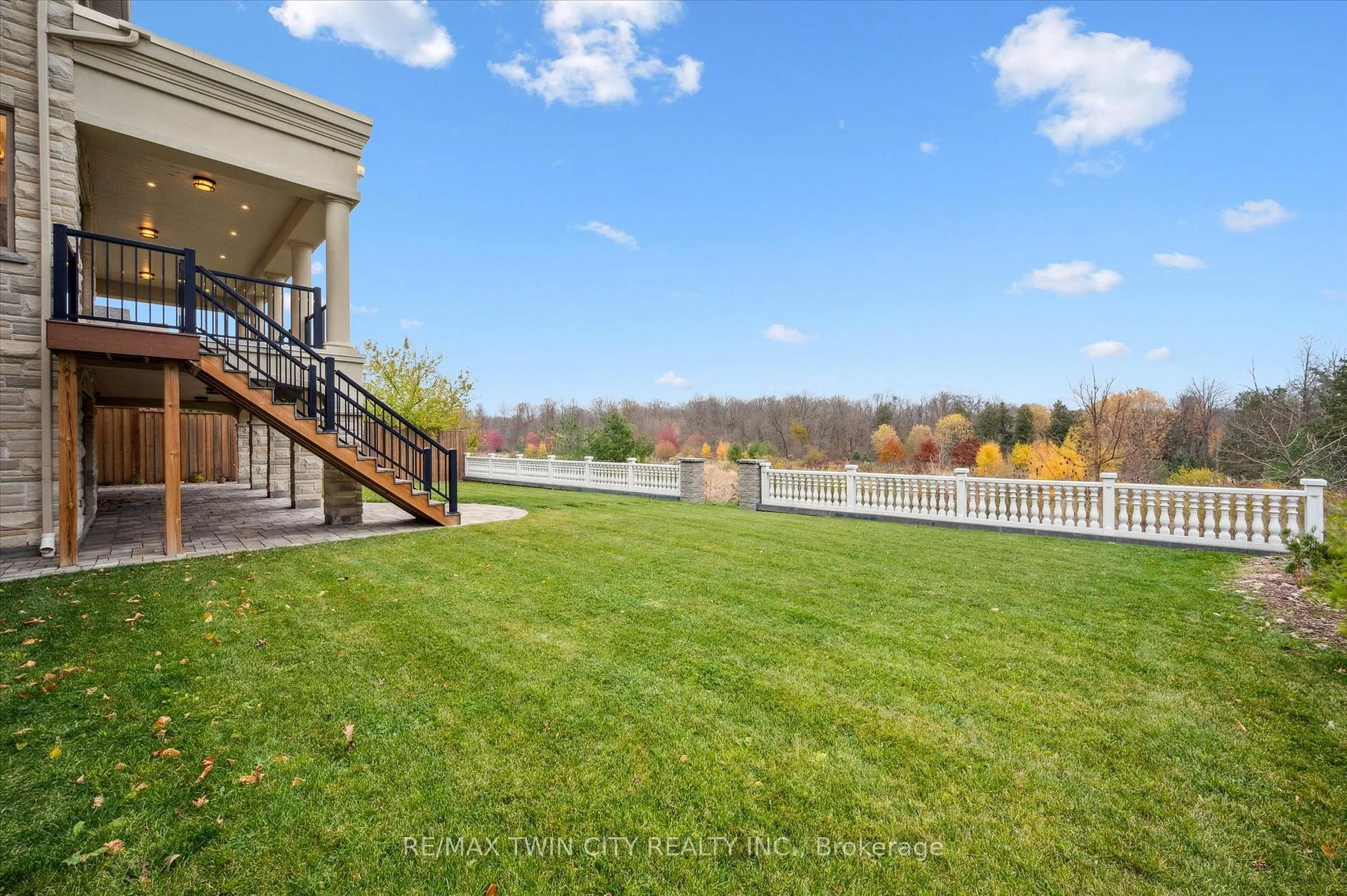 Photo 38 of 565 Manor Ridge Crescent, Waterloo — HOMEH