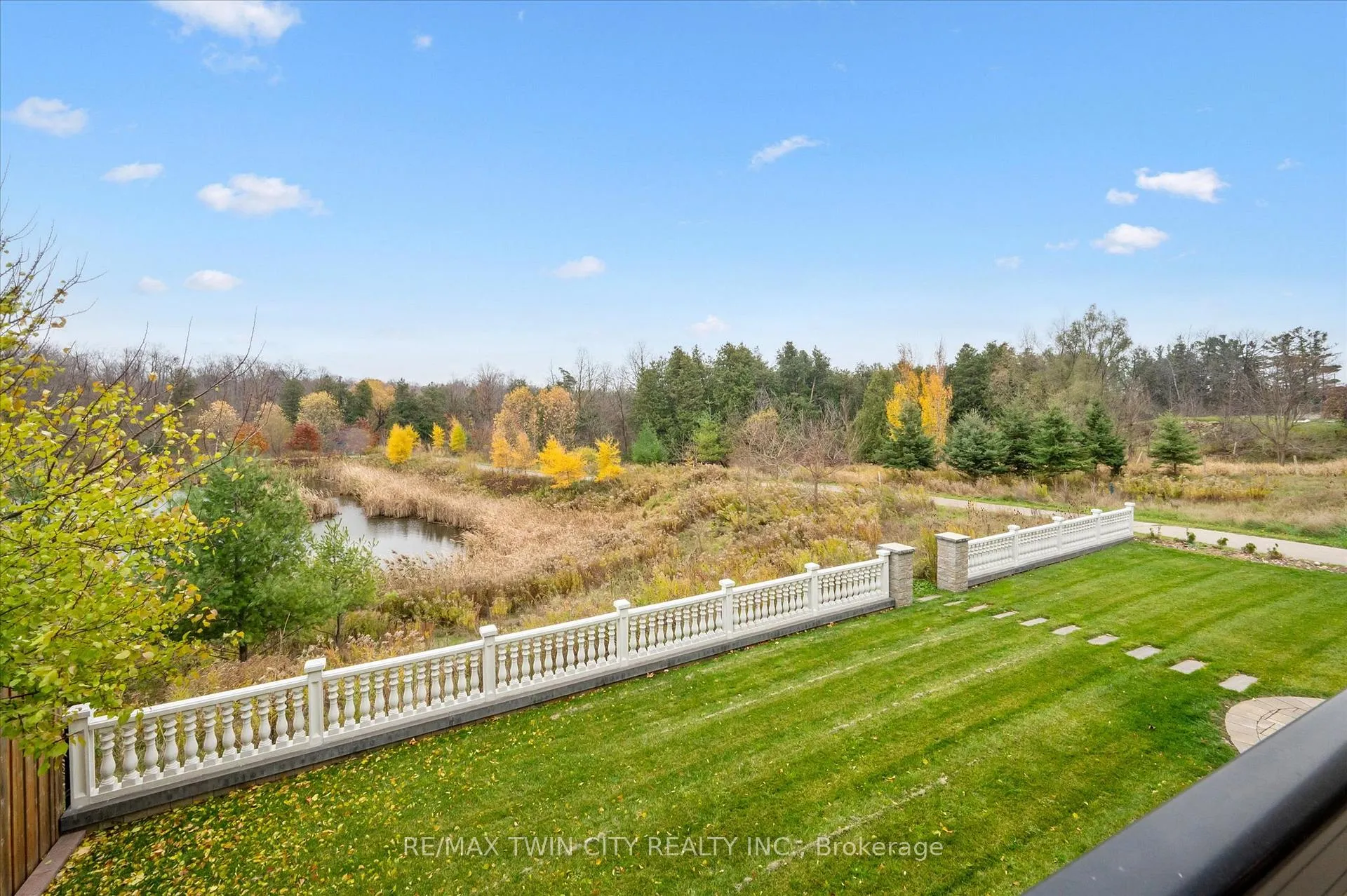 Photo 41 of 565 Manor Ridge Crescent, Waterloo — HOMEH