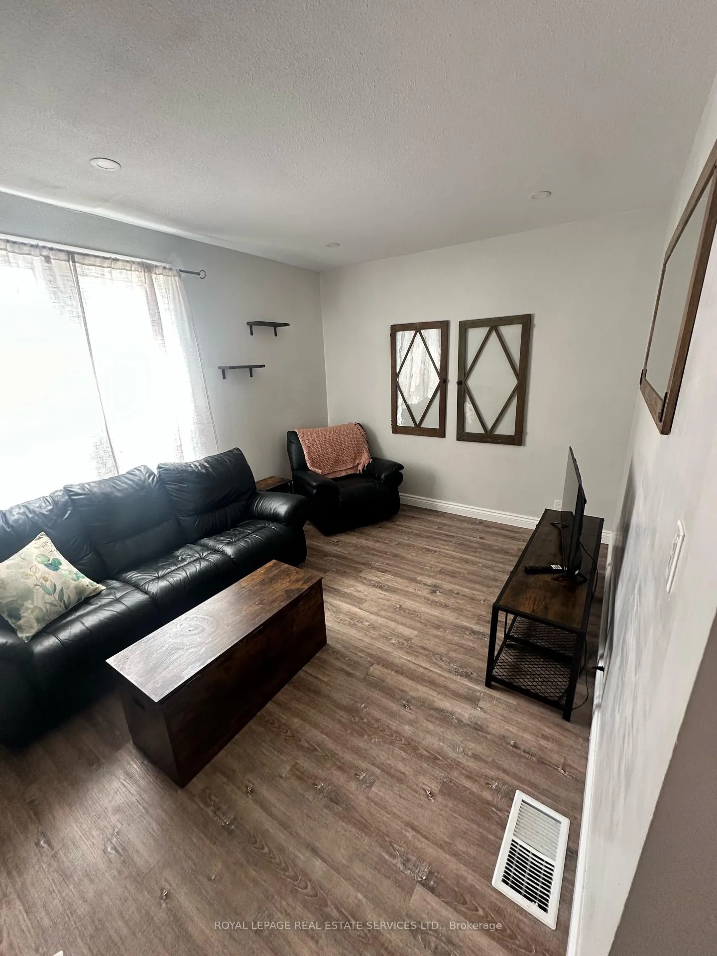 Photo 3 of 4347 Simcoe Street, Niagara Falls, Downtown — HOMEH