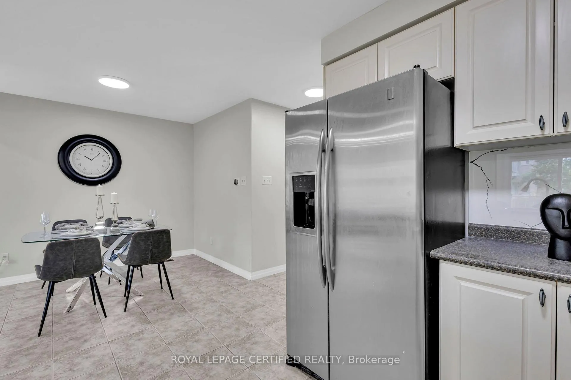 Photo 7 of 140 Windflower Drive, Kitchener, Laurentian Hills/Country Hills W — HOMEH