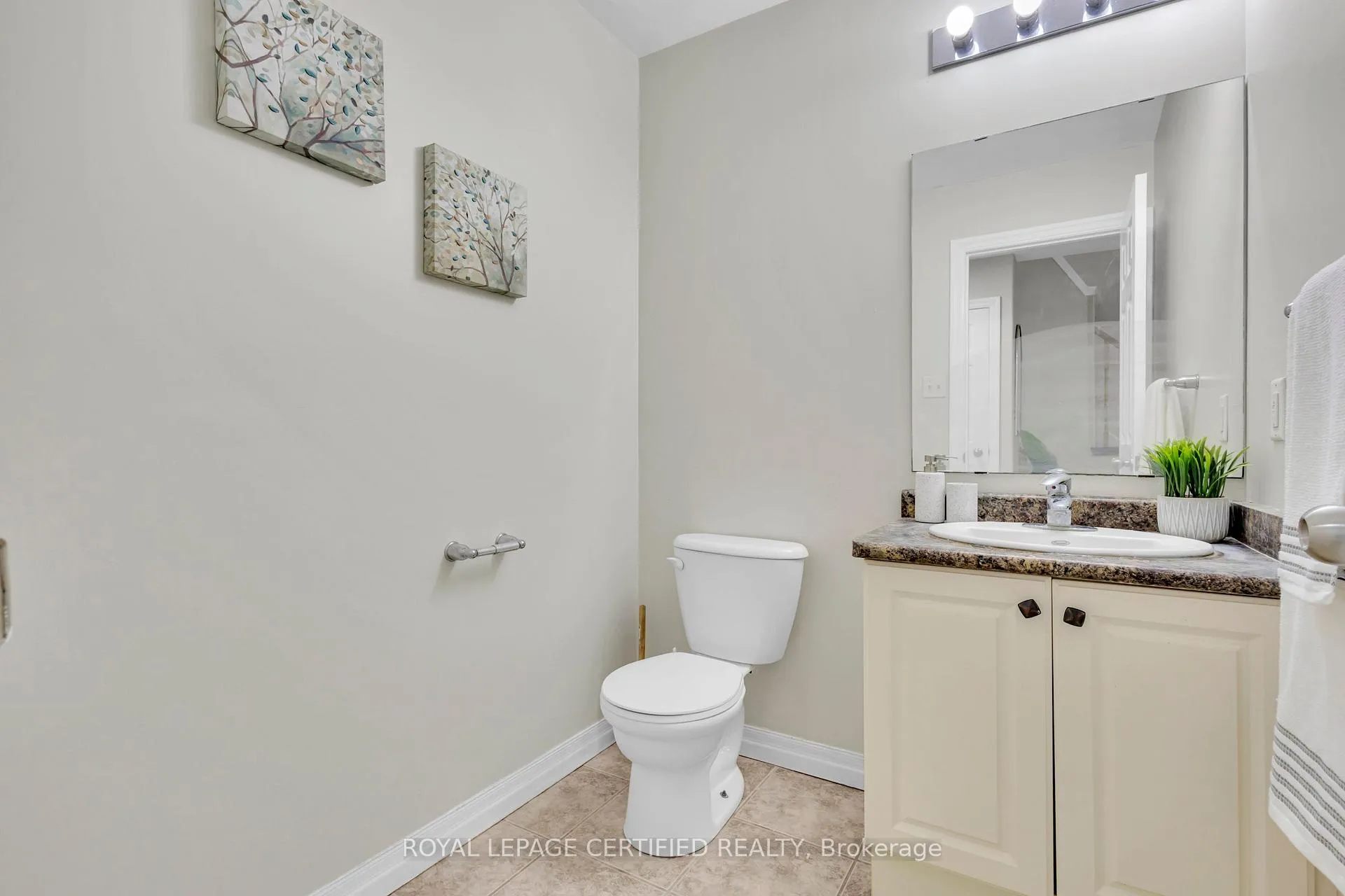 Photo 12 of 140 Windflower Drive, Kitchener, Laurentian Hills/Country Hills W — HOMEH