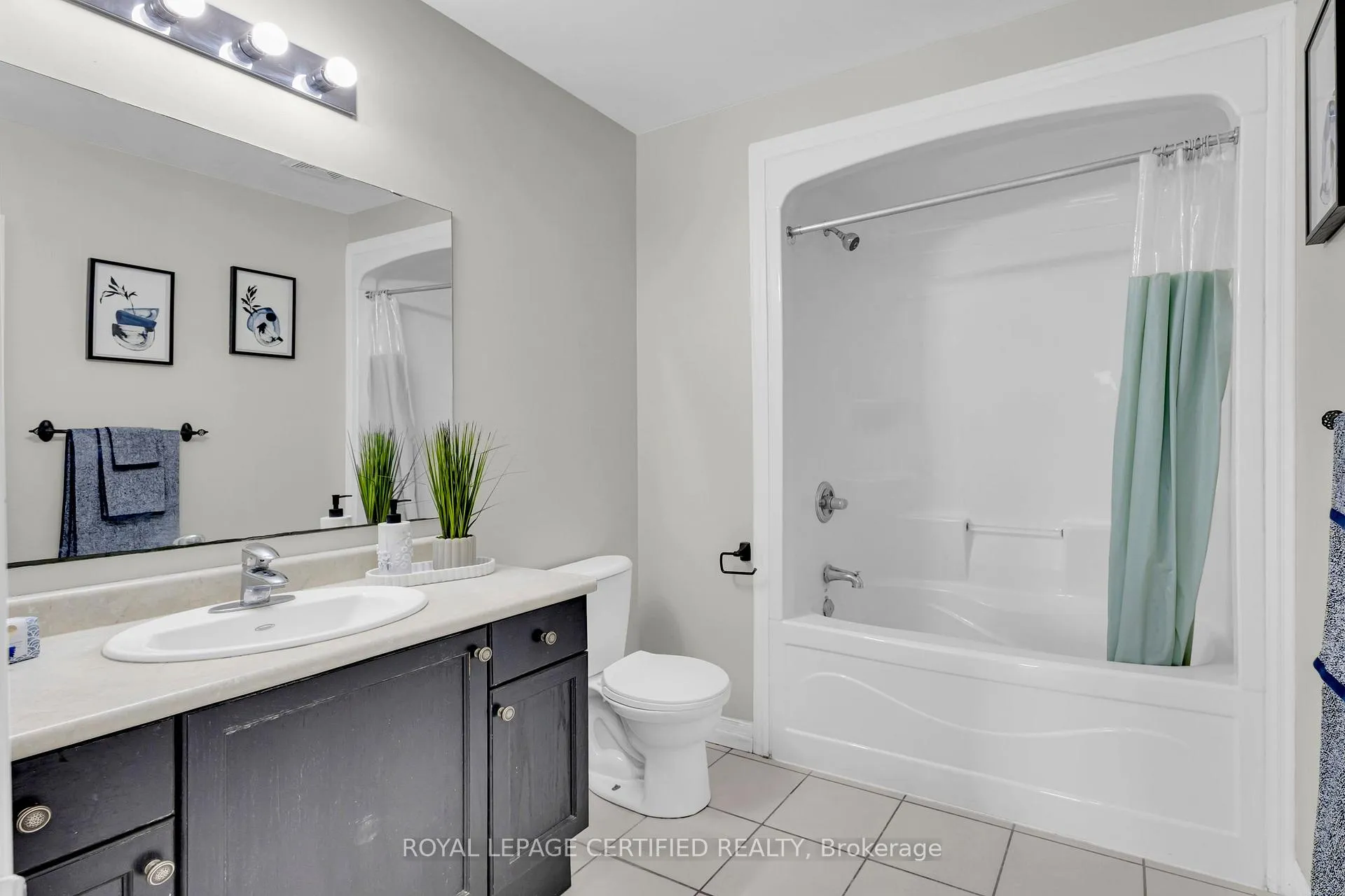 Photo 20 of 140 Windflower Drive, Kitchener, Laurentian Hills/Country Hills W — HOMEH