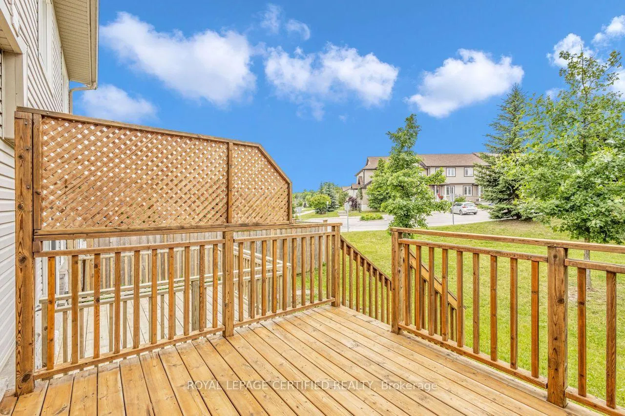 Photo 32 of 140 Windflower Drive, Kitchener, Laurentian Hills/Country Hills W — HOMEH