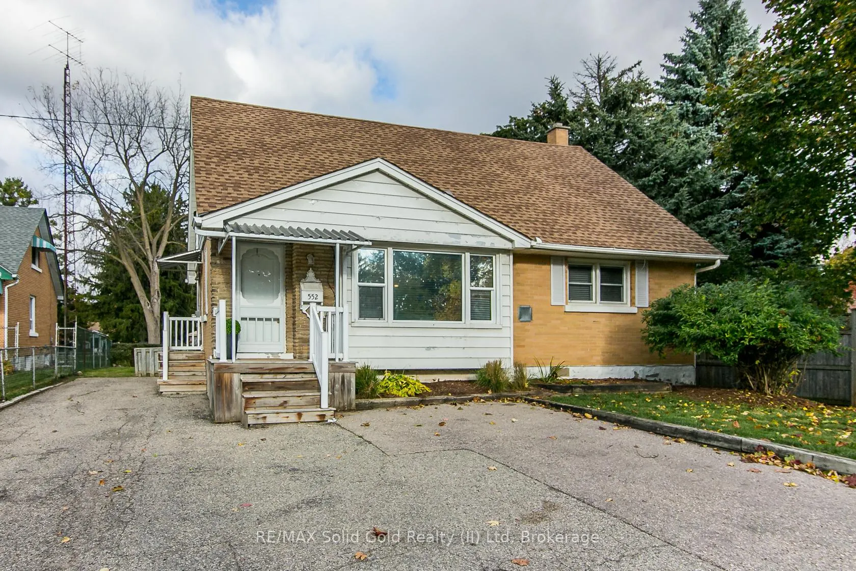 Photo 2 of 552 Courtland Avenue E, Kitchener — HOMEH