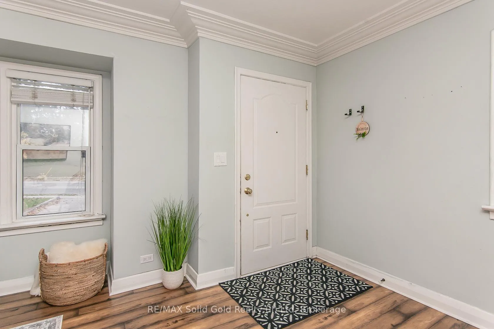 Photo 5 of 552 Courtland Avenue E, Kitchener — HOMEH