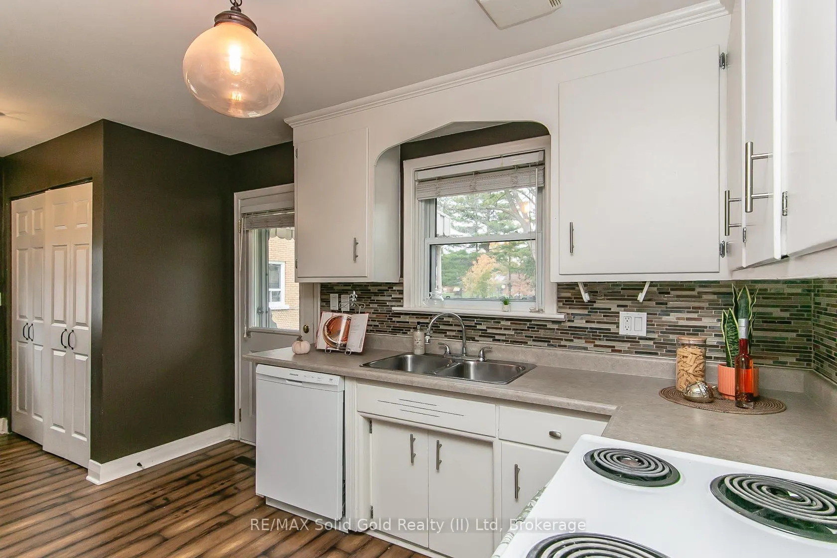 Photo 9 of 552 Courtland Avenue E, Kitchener — HOMEH