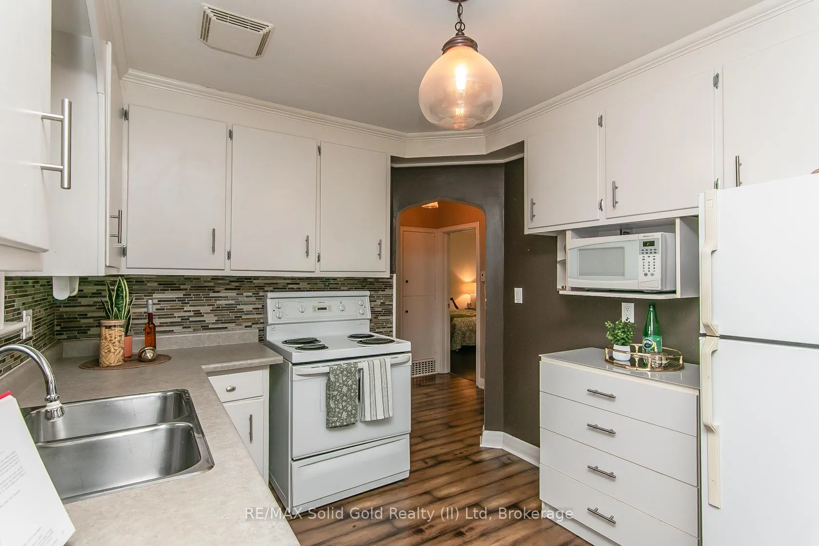Photo 12 of 552 Courtland Avenue E, Kitchener — HOMEH