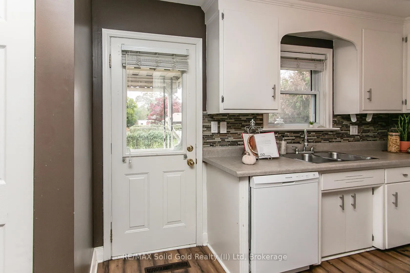 Photo 15 of 552 Courtland Avenue E, Kitchener — HOMEH