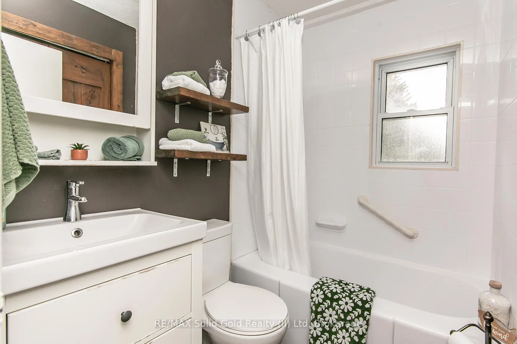 Photo 20 of 552 Courtland Avenue E, Kitchener — HOMEH